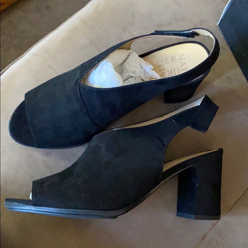 black sling back heels